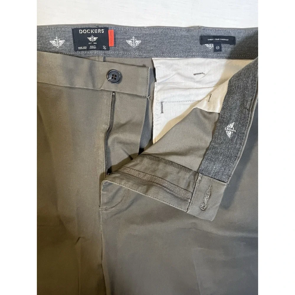 Dockers Men's Classic Fit Workday Khaki Waterless Stretch Pants 42x30 Brown
